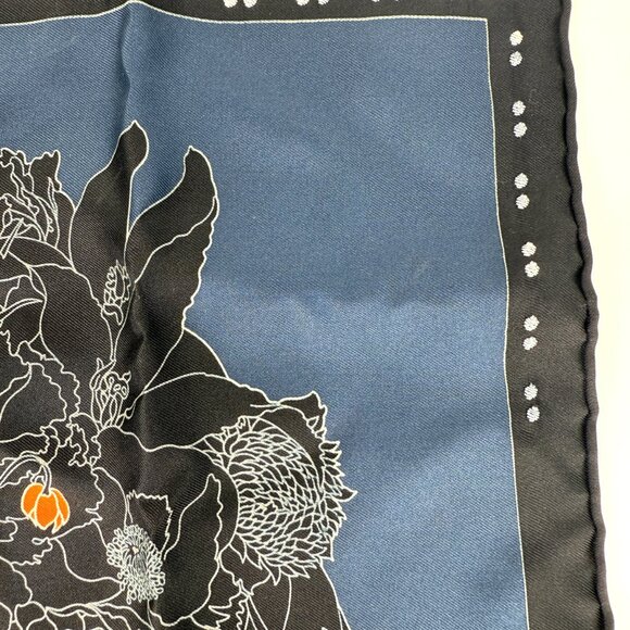 Authentic HERMES Robe Legere Embroidered Black Creme Silk Square Scarf 45 - Picture 8 of 15